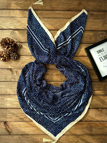 روسری زنانه نخی پاییزه خال خالی قواره 140